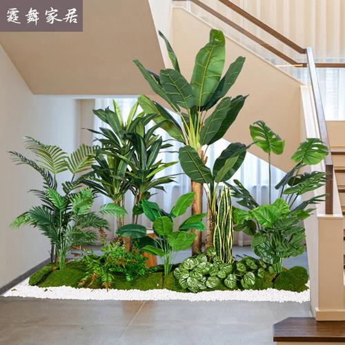 商场楼梯下的静谧绿洲 仿真绿植组合造景之美
